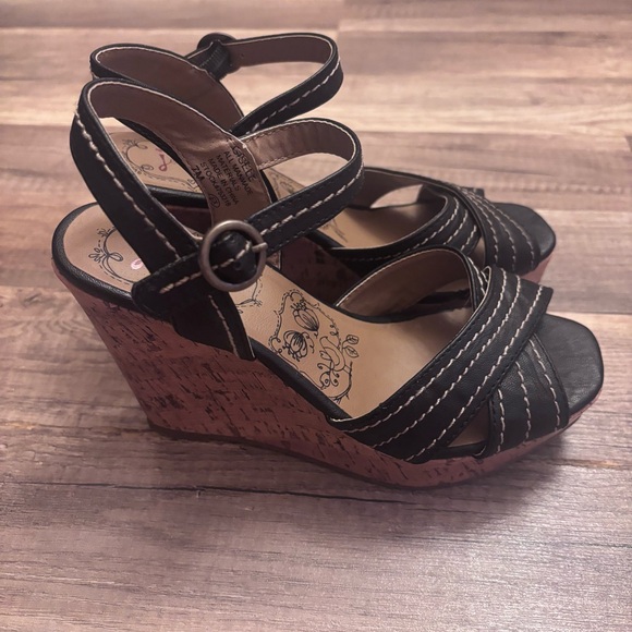 Jellypop Black Crisscross Sandals - Picture 3 of 6